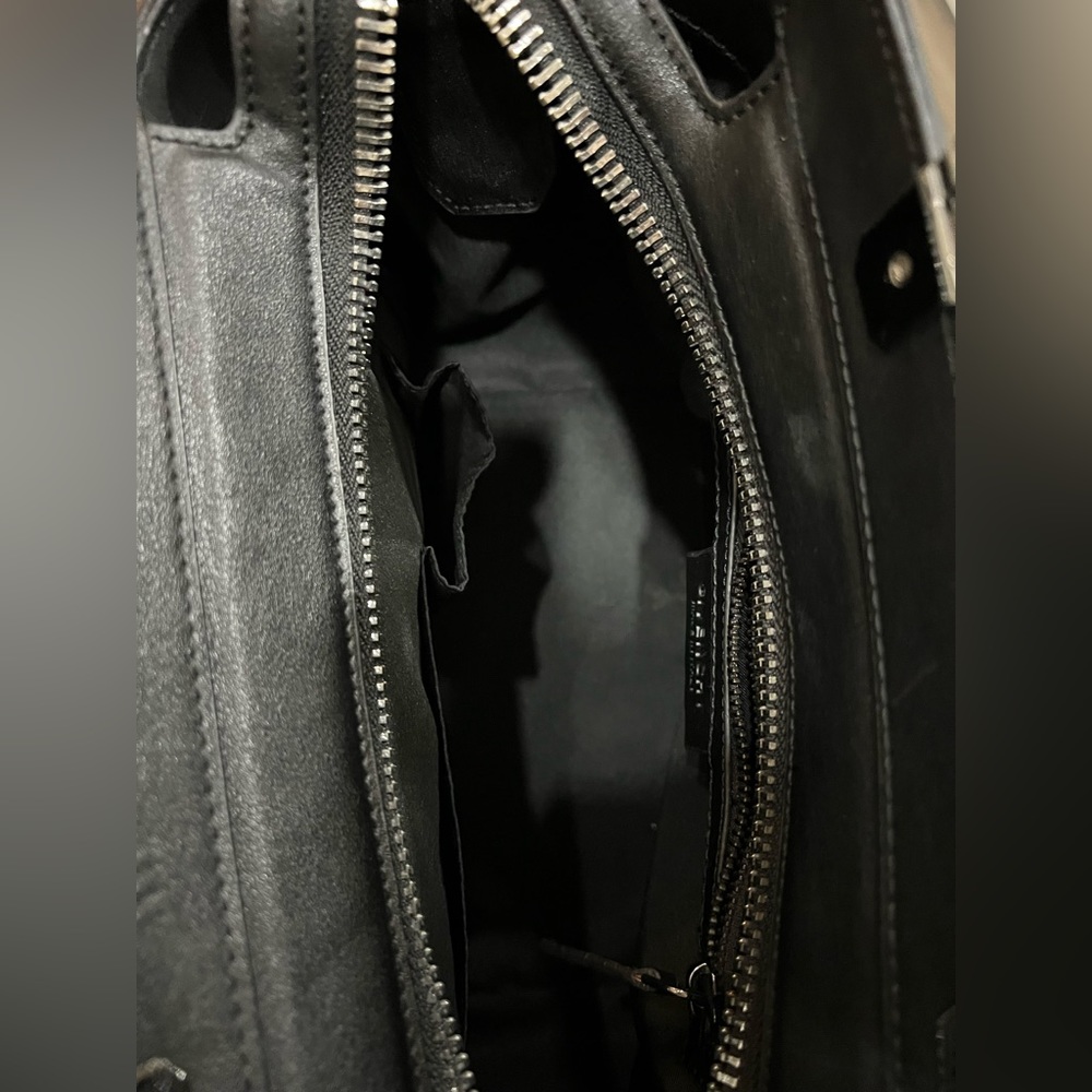 [Sold] Givenchy HDG leather purse in great condition - Picture 6 of 11
